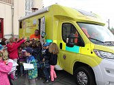 Při oslavách Dne linky 155 si děti mohly prohlédnout vozidla záchranářů, zhlédly také naučné představení zaměřené na záchranu života.