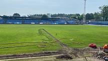 Nový zavlažovací systém na kladenském fotbalovém stadionu.