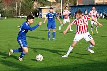 Tahák ČFL, sk. B dopadl stejně jako na podzim: Velvary (v modrém) - Žižkov 0:0.