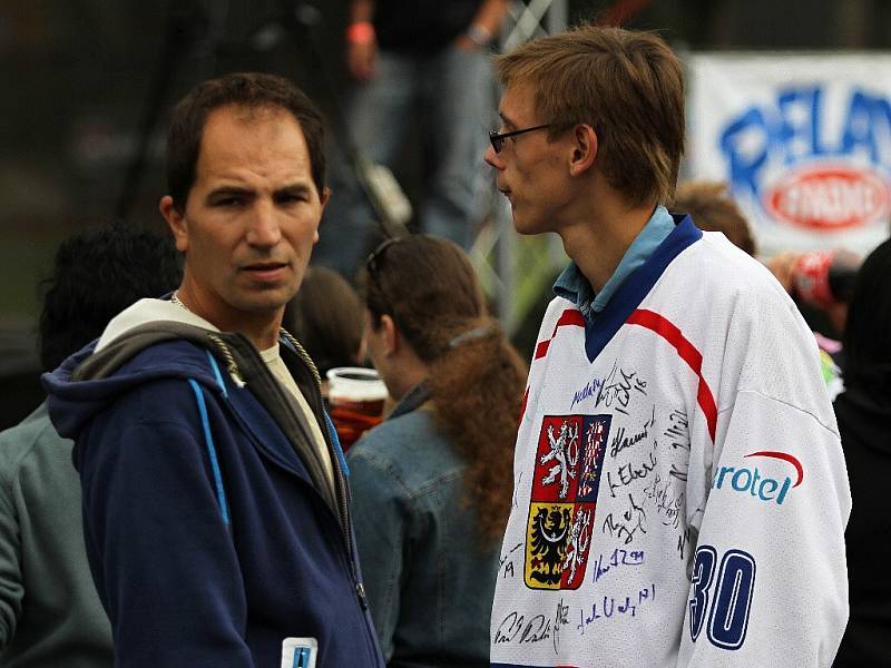 Rytíři Kladno připravili pro fanoušky hokeje propagační hody / Sletiště - Dny města Kladna 1. 9. 2012 