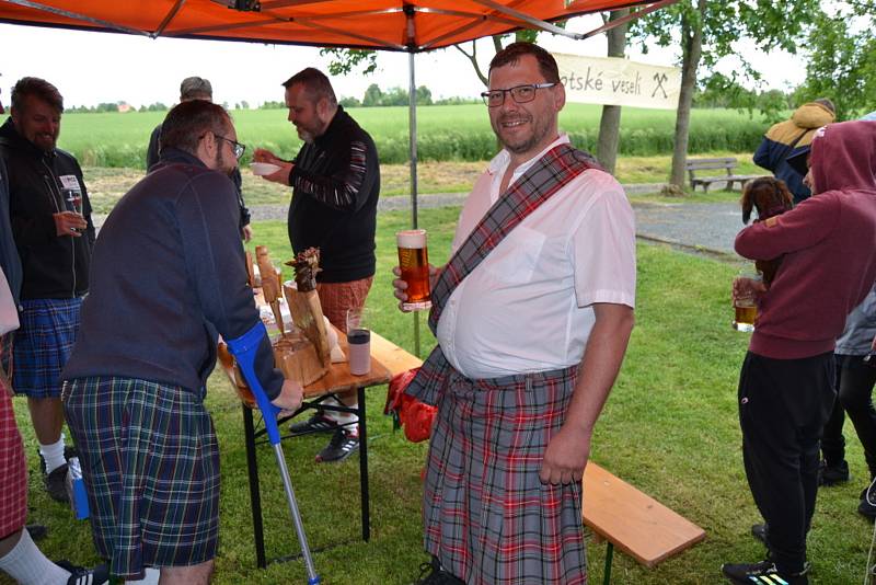 Vašírovští se oblékli do skotských kiltů a užili si zábavné odpoledne.