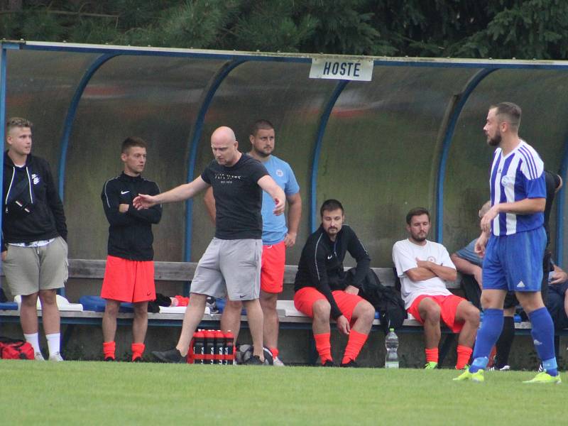 I. B třída, 2. kolo: Slovan Velvary B (v modrobílém) - Slavia Velký Borek (4:0)