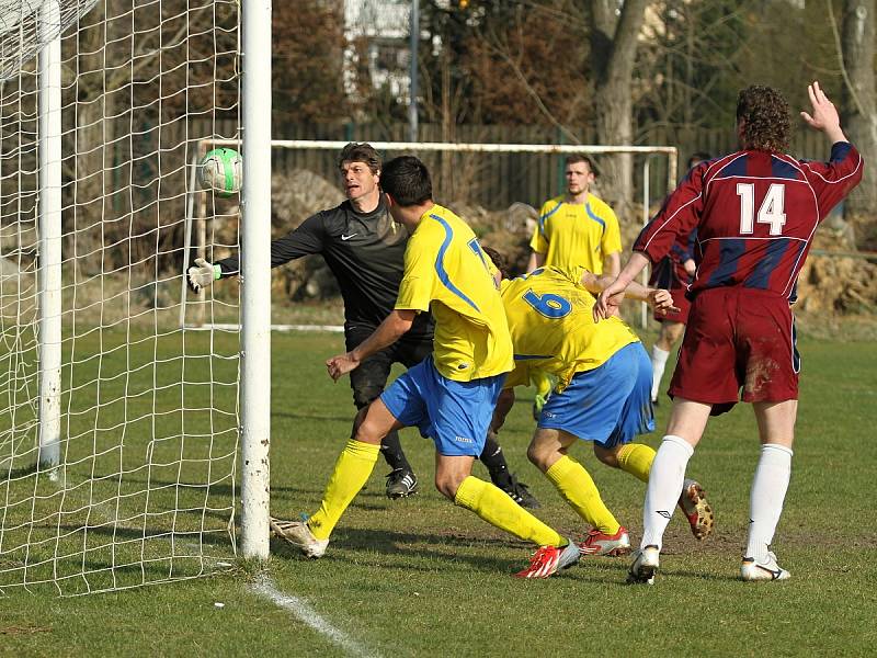 Záhadné nedělní odpoledne, Novo nasázelo 4 branky a Unhošť vyhrála 3:1 ... // TJ Unhošť - Tělovýchovná jednota NOVOMĚSTSKÝ Kladno 3:1  , utkání I.B, tř. 2013/14, hráno 30.3.2014