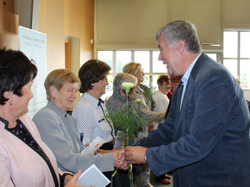 Slavnostní ceremoniál zahájení školního roku kladenské univerzity třetího věku.