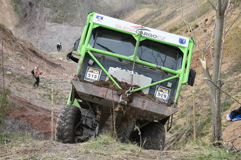 Truck trialové závody v pískovně Taum v Černuci