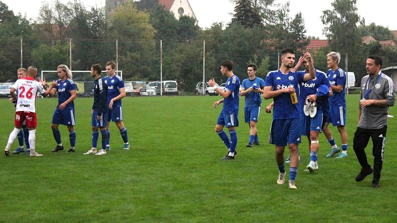 Pohárový šok: třetiligové Velvary (v modrém) vyřadily z MOL Cupu prvoligové Pardubice.