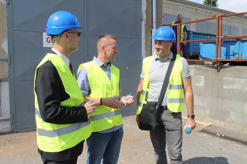 Funkcionalistická stavba ze třicátých let minulého století, kterou je kladenský rozdělovský vodojem, byla v pátek rozebrána. Jednalo se o unikátní počin svého druhu.