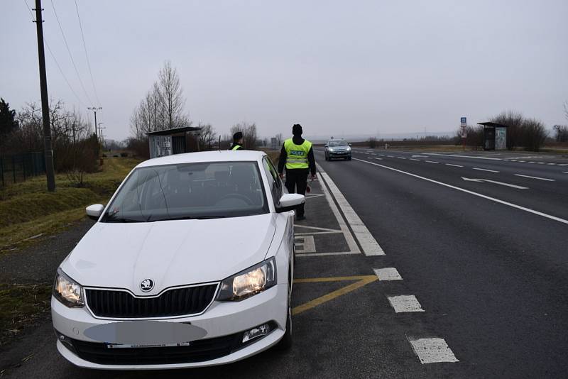 Policisté obestavěli hranice Kladenska, lidé nařízení vesměs dodržují.