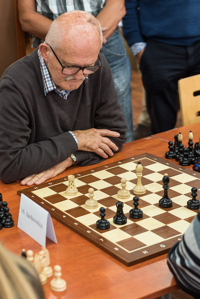 Foto: Ve Velvarech vzdali při turnaji hold prvorepublikovému šachovému  mistrovi - Kladenský deník