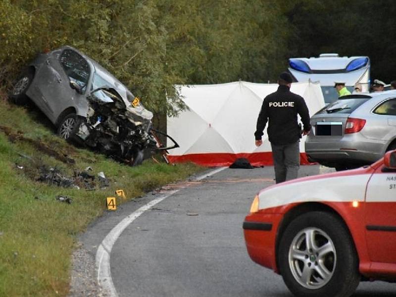 Tragická úterní nehoda u obce Hleďsebe, 3. října 2017