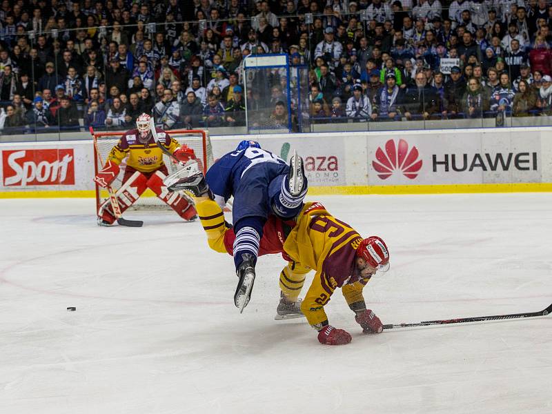 Kladno - Jihlava, čtvrtý zápas play off, bodyček Říhy na Cetkovského