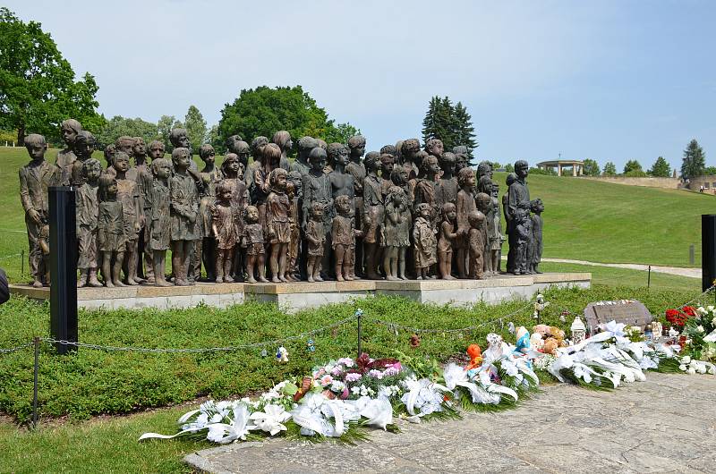 V  Lidicích se uskutečnil pietní akt k 77. výročí lidické tragédie.