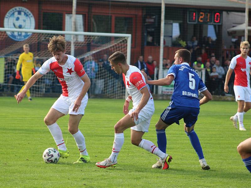 Třetiligový Slovan Velvary přivítal v rámci MOL Cupu mistrovskou Slavii Praha.