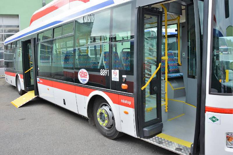 Nové autobusy na ekologícký pohon  - zemní plyn nakoupila kladenská ČSAD MHD.