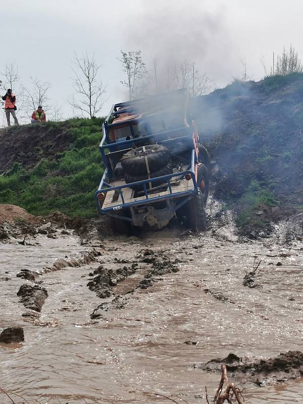 Truck trialové závody v pískovně Taum v Černuci