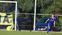 Velvary ( v modrém) - Jablonec B 2:0. Domácím se v ČFL daří a jsou v čele tabulky.