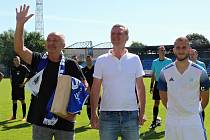 Předseda SK Kladno Vladimír Lemon (vlevo) slavil sedmdesátiny, přáli mu manažer Petr Brabec a kapitán Tomáš Borák.