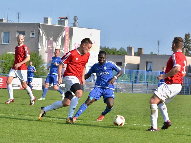 SK Slaný (v modrém) přehrálo doma Hvozdnici 3:1.