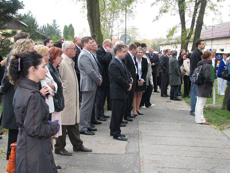 Poklepání na základní kámen Oblastní nemocnice Kladno