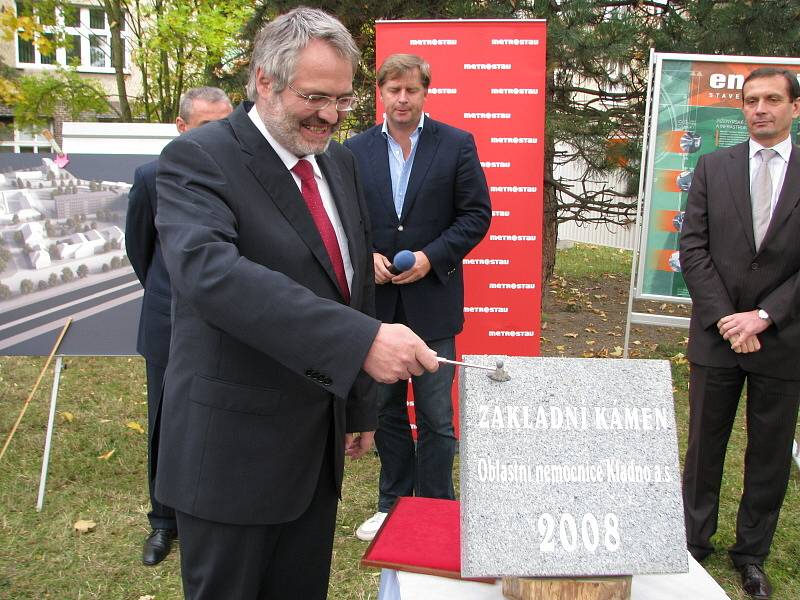 Poklepání na základní kámen Oblastní nemocnice Kladno