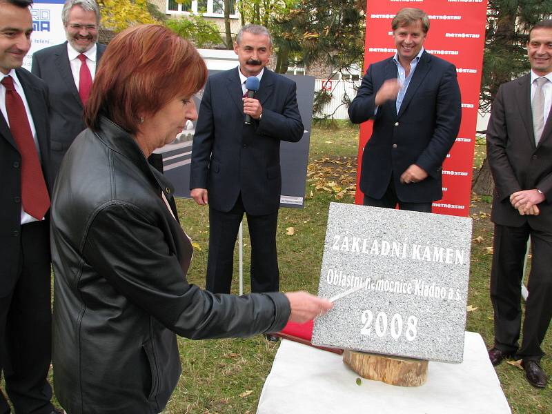 Poklepání na základní kámen Oblastní nemocnice Kladno