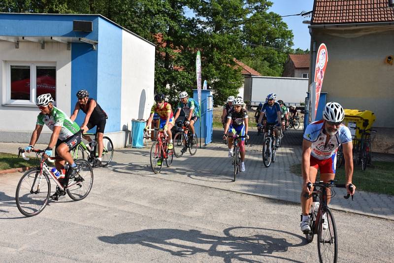 Již podeváté projíždí peloton cyklistické akce Na kole dětem, která pomůže onkologicky nemocných dětí, naší republikou.