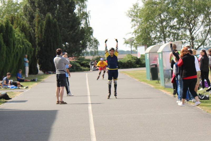 Na stochovském in-line okruhu změřilo síly pět chlapeckých a pět dívčích týmů.