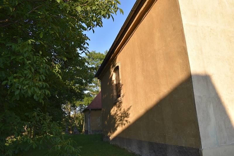 Kostel sv. Mikuláše ve Vrapicích je obestřen tajemstvím.