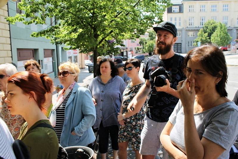 Zaměstnanci kladenského divadla odmítají odvolání jednatele, brání se peticí.