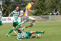 Tatran Rakovník (v zeleném) přehrál doma vedoucí Sokol Hostouň 2:1 na penalty.