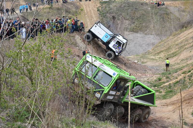 Truck trialové závody v pískovně Taum v Černuci