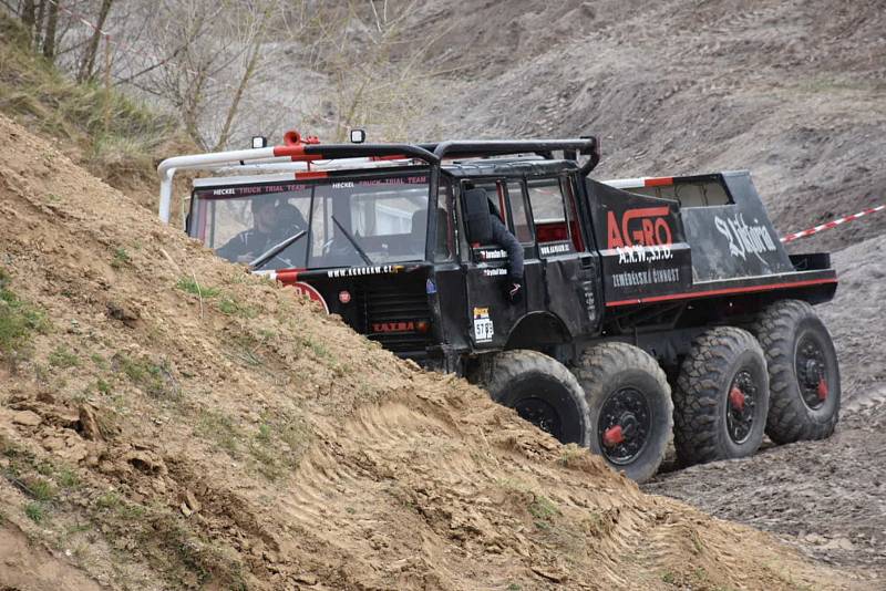 Truck trialové závody v pískovně Taum v Černuci