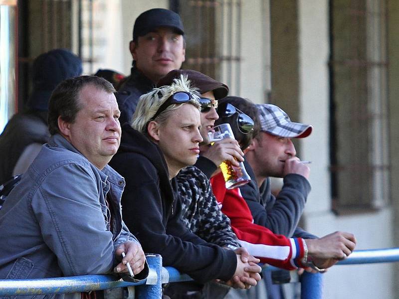 Slovan Kladno - Tuchlovice B 9:2,  OP okr. Kladno -  2010/11, hráno 1.5.2011