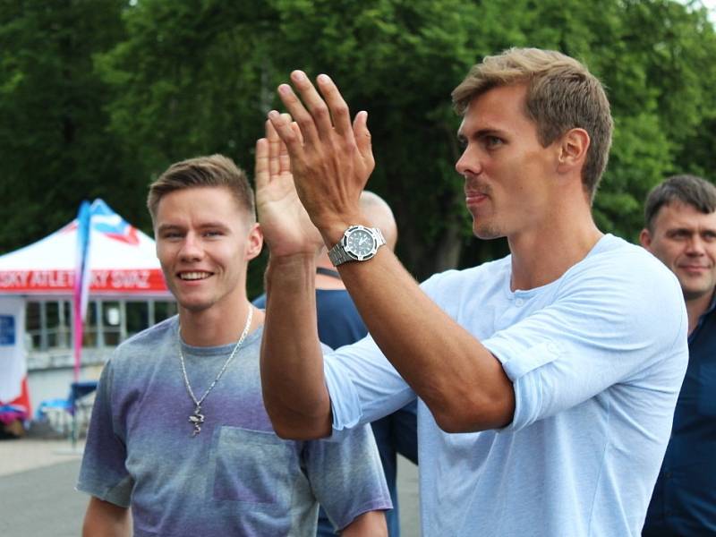 Finále 49. ročníku Poháru rozhlasu a ŠLZS se na kladenském Sletišti zúčastnily školy z celé republiky, a také hvězdy Pavel Maslák, Adam Sebastian Helcelet nebo Pavel Holuša. 