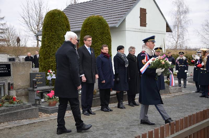 V Lánech na hřbitově se uskutečnil pietní akt u příležitosti 172. výročí narození prezidenta Masaryka.