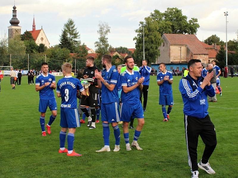 Fotbalová bomba tikala ve Velvarech, domácí ji ale neodpálili úplně a Slavia zápas o postup do osmifinále MOL Cupu zachránila. Vyhrála 4:2.