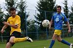 Tuchlovice (ve žlutém) podlehly v Hradištku 0:2.