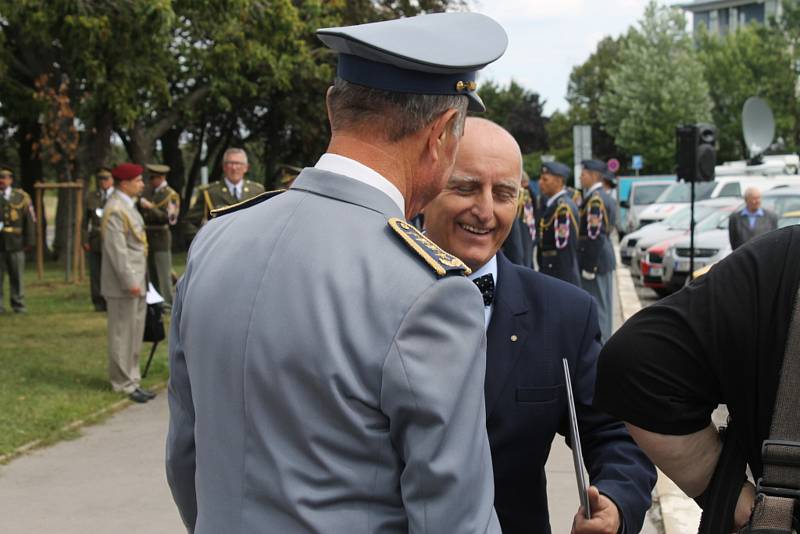 Na ruzyňském letišti si připomněli návrat československých pilotů.