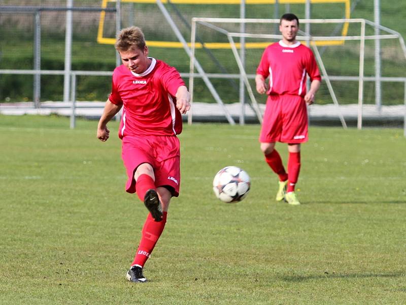 Zlonice potvrdily v Družci čelo tabulky .. ./ SK Družec - SK Zlonice 1:2, OP, okr. Kladno, 19. 4. 2014