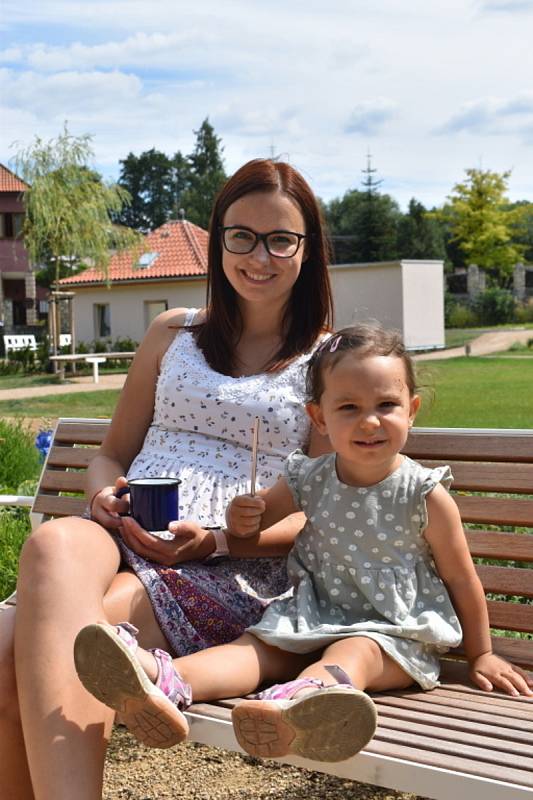 Café Poeta Cyrila Navrátila přináší do Slaného divadlo, hudbu, vrhače nožů i šachový maraton.