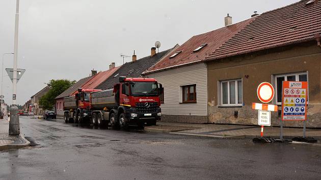 Doberskou ulici v Kladně otevřou koncem října.