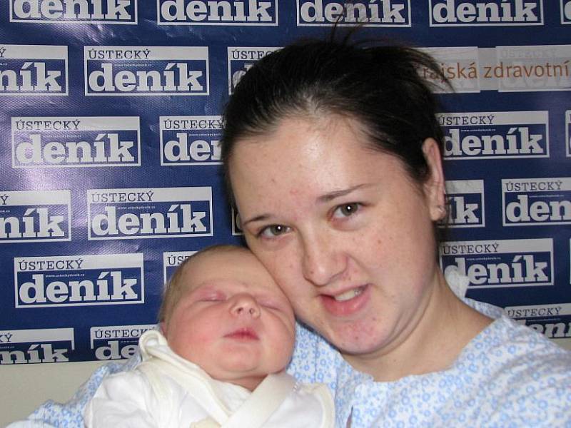 Denisa Hlušičková, Stochov, 12.12.2009, míra 51 cm, váha 3,56 kg. Matka Veronika Hlušičková (porodnice Ústí nad Labem).