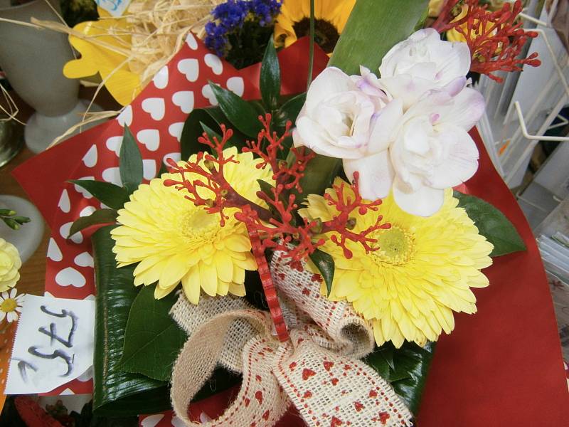 Svatý Valentýn je také na Kladensku plný květin, srdíček a romantických večeří.