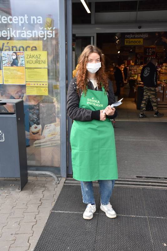 K celostátní Sbírce potravin se připojily i dva obchodní řetězce ve Slaném, Billa a Kaufland.