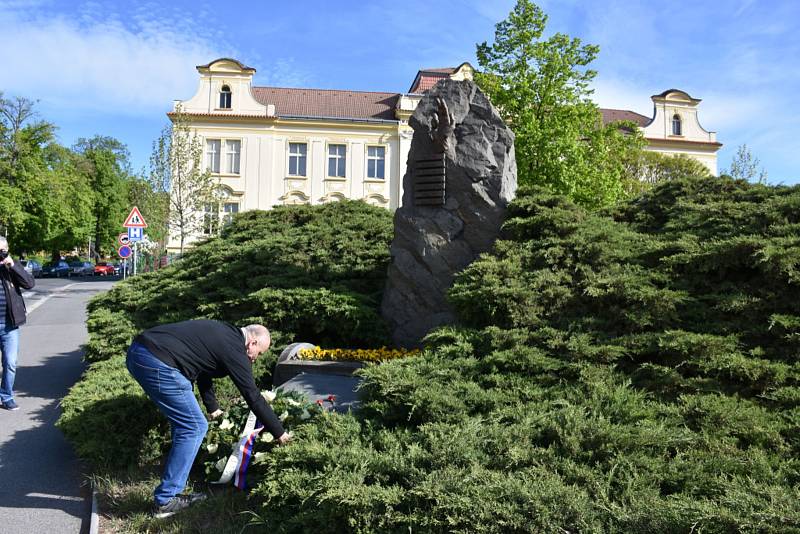 Pietní akt k uctění památky obětí II. světové války ve Slaném.