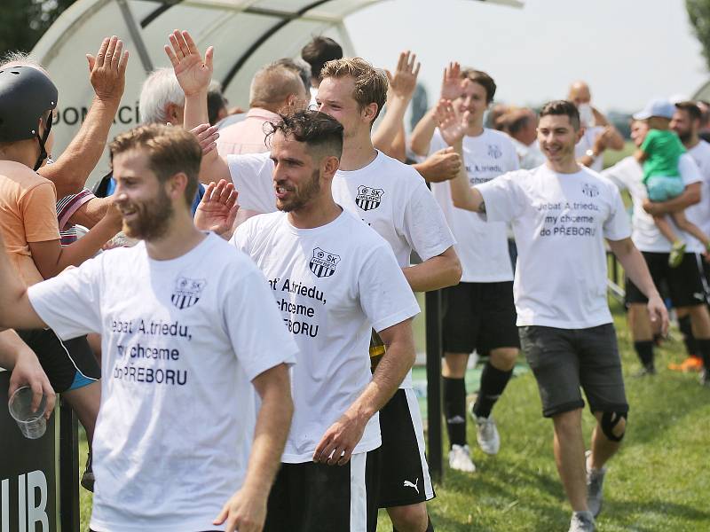 Hřebeč slaví postup do KP // TJ sportovní klub Hřebeč - FC 05 Zavidov 3:1 (2:0), 16. 6. 2018