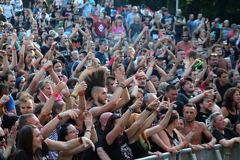 První den 20. ročníku slánského hudebního festivalu Valník.