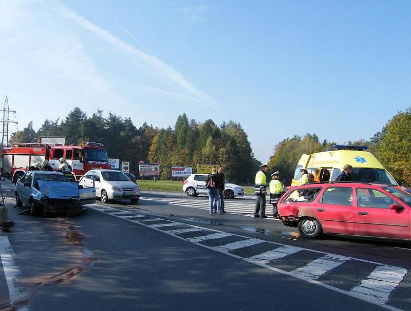 Dopravní nehoda mezi Kladnem a Buštěhradem.