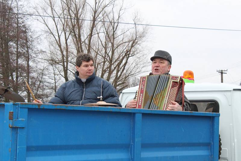 Do ulic se vydala široká škála maškar, nechyběli například tradiční medvědi.