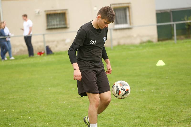 Fotbalový turnaj Deníku se hrál v Družci na Kladensku v úterý 3. května 2022.